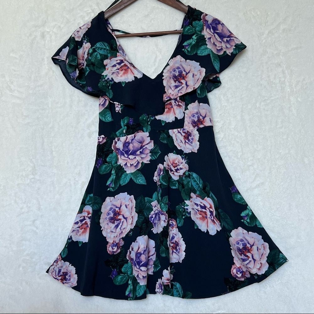 Forever 21 Floral dress, sleeveless, strappy open back. Ties with straps. Size:M